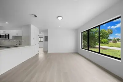 2983 NW 1st St, Pompano Beach: photo 1 of 30