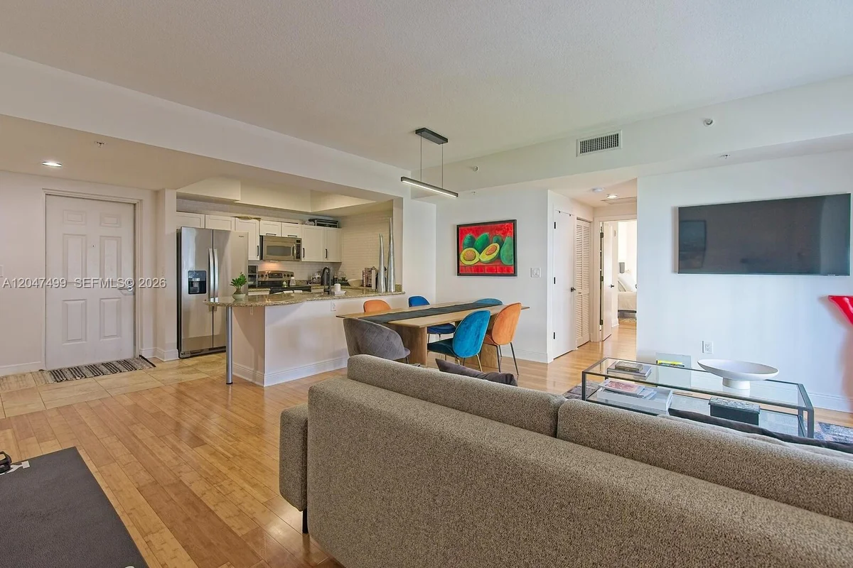 7285 SW 90th St #D613, Miami: photo 1 of 20