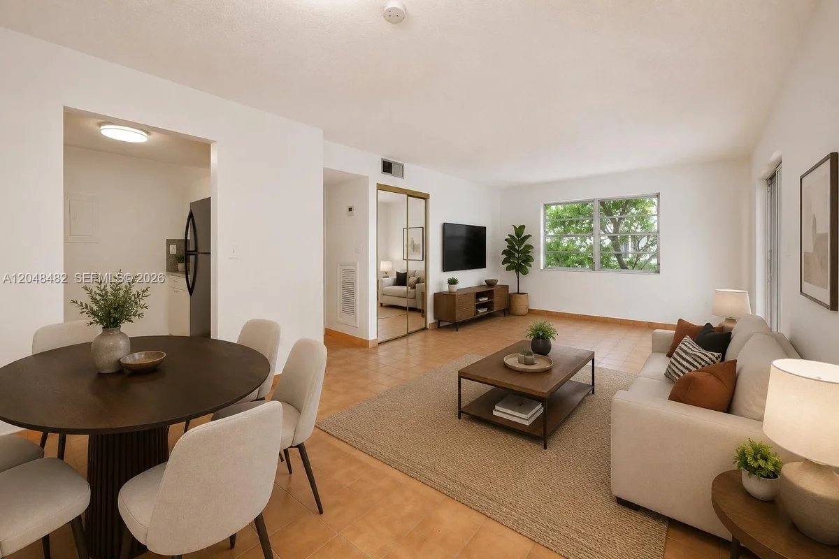1337 NW 1st St #12, Miami: photo 1 of 12