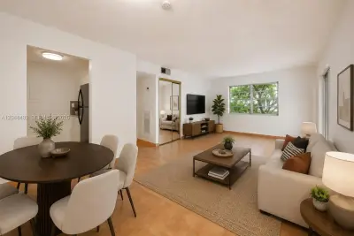 1337 NW 1st St #12, Miami: photo 1 of 12