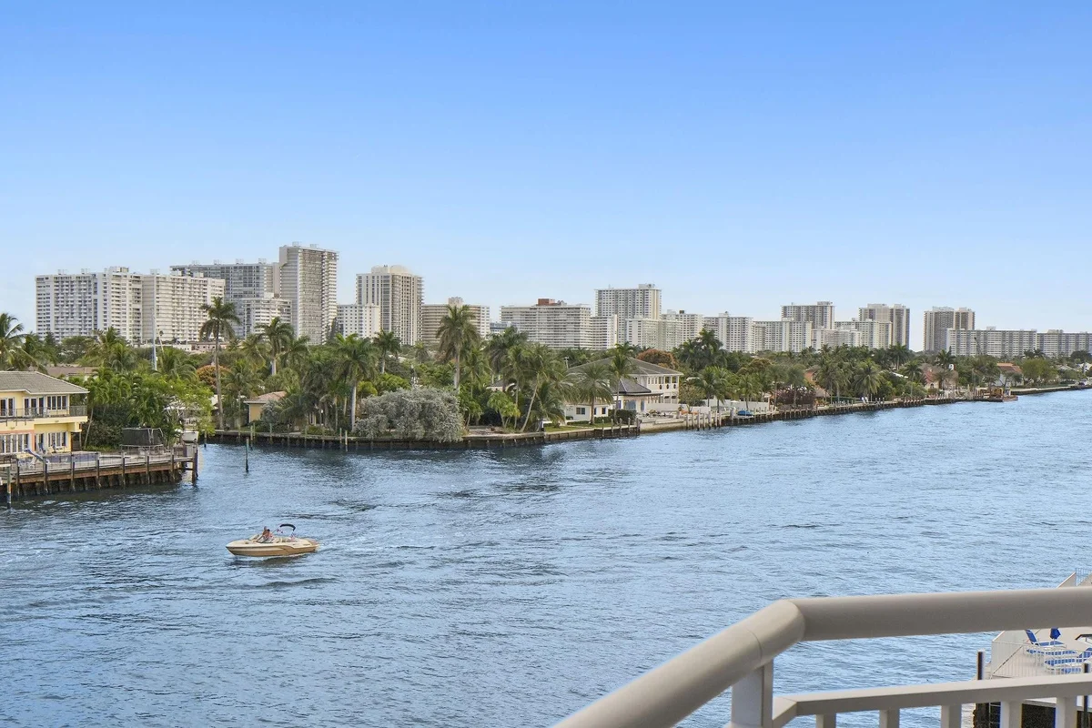 3100 NE 48th St #415, Fort Lauderdale: photo 1 of 40