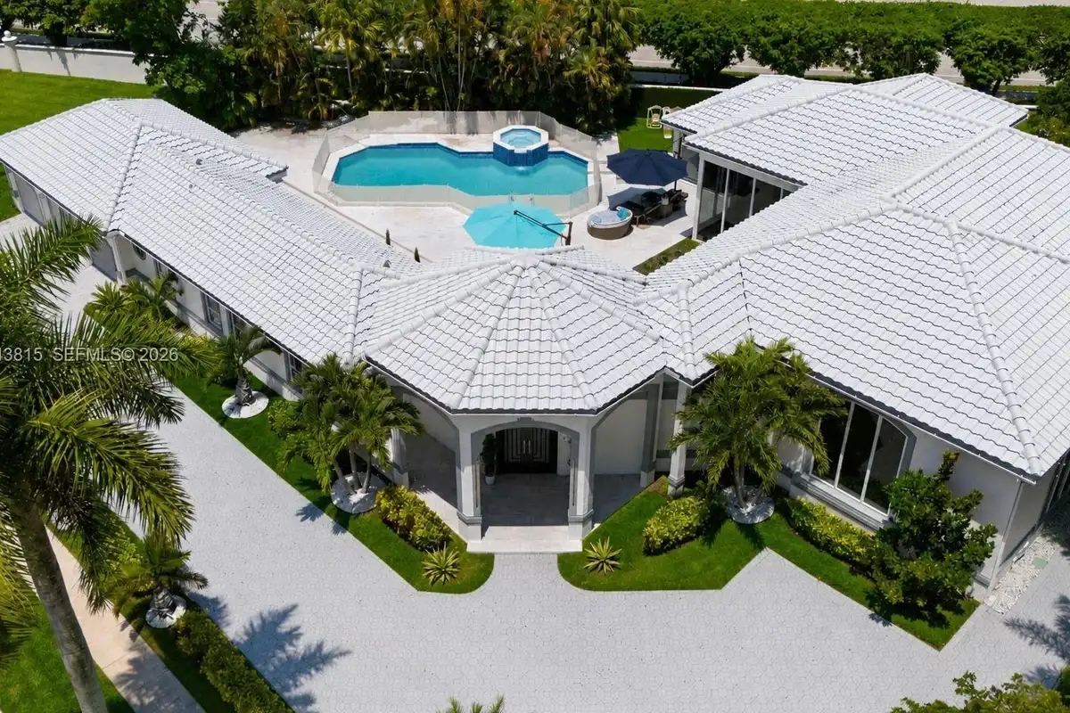 2673 NW 64th Blvd, Boca Raton: photo 1 of 38