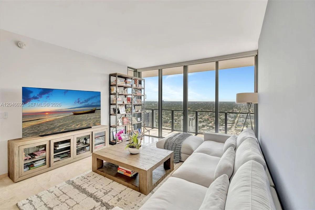 88 SW 7th St #3604, Miami: photo 1 of 55