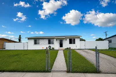 20421 SW 118th Ave, Miami: photo 1 of 2