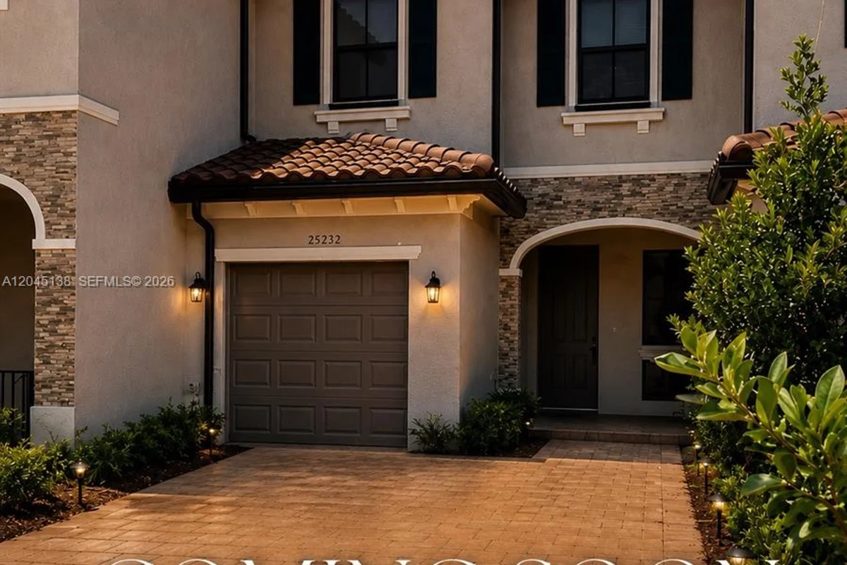 25232 SW 114th Ave, Homestead: photo 1 of 10