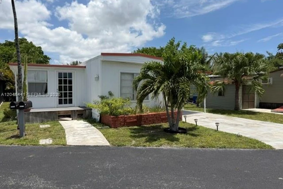 5331 SW 35th St, Davie: photo 1 of 31