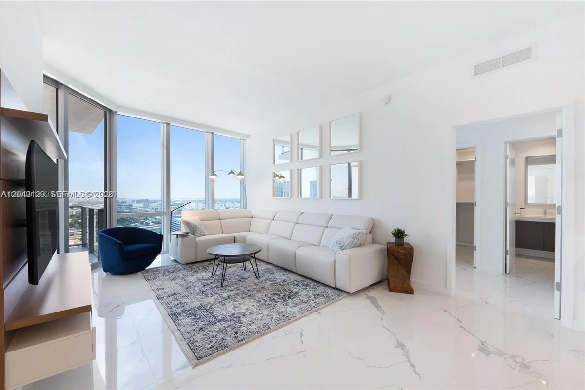 851 NE 1st Ave #3308, Miami: photo 1 of 27