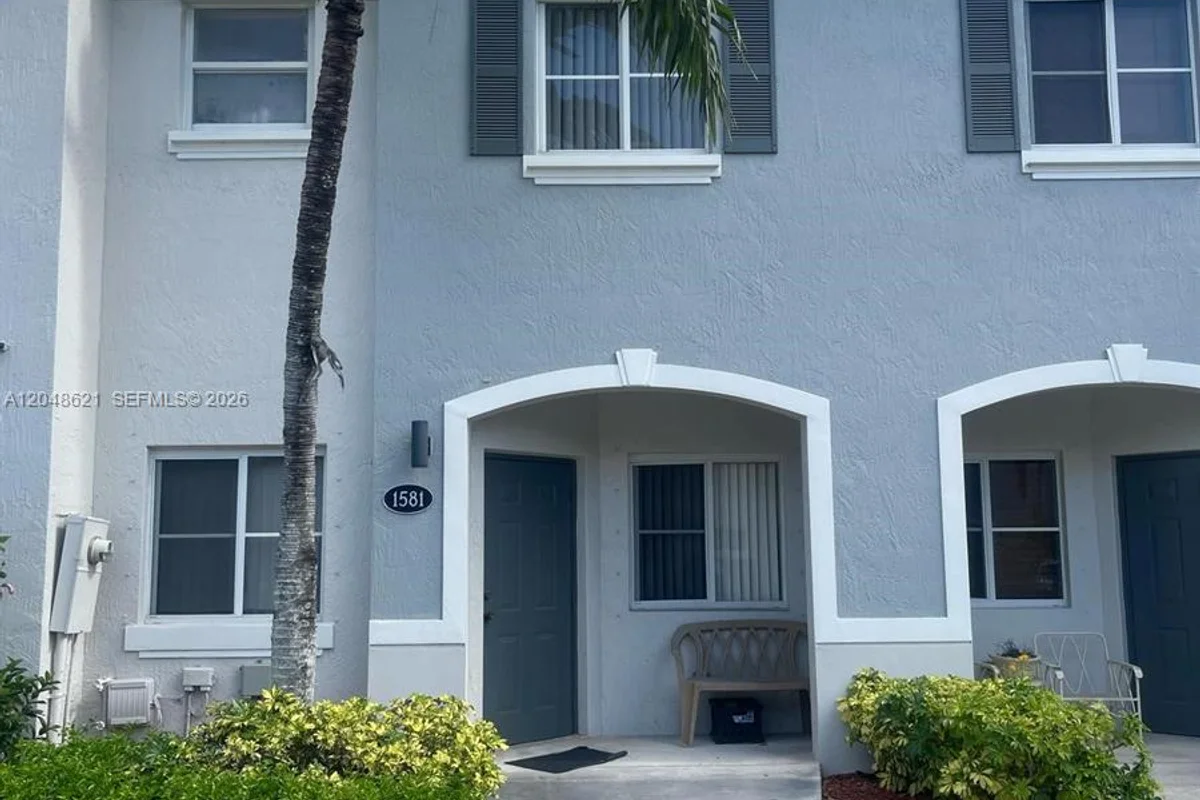 1581 SE 31st Ct, Homestead: photo 1 of 14