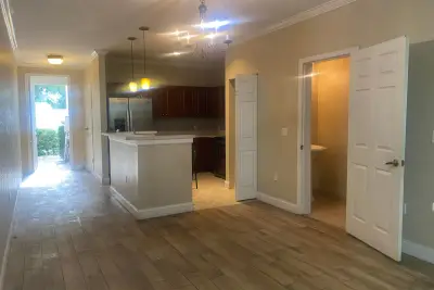 8214 Prestige Commons Dr, Tamarac: photo 1 of 6