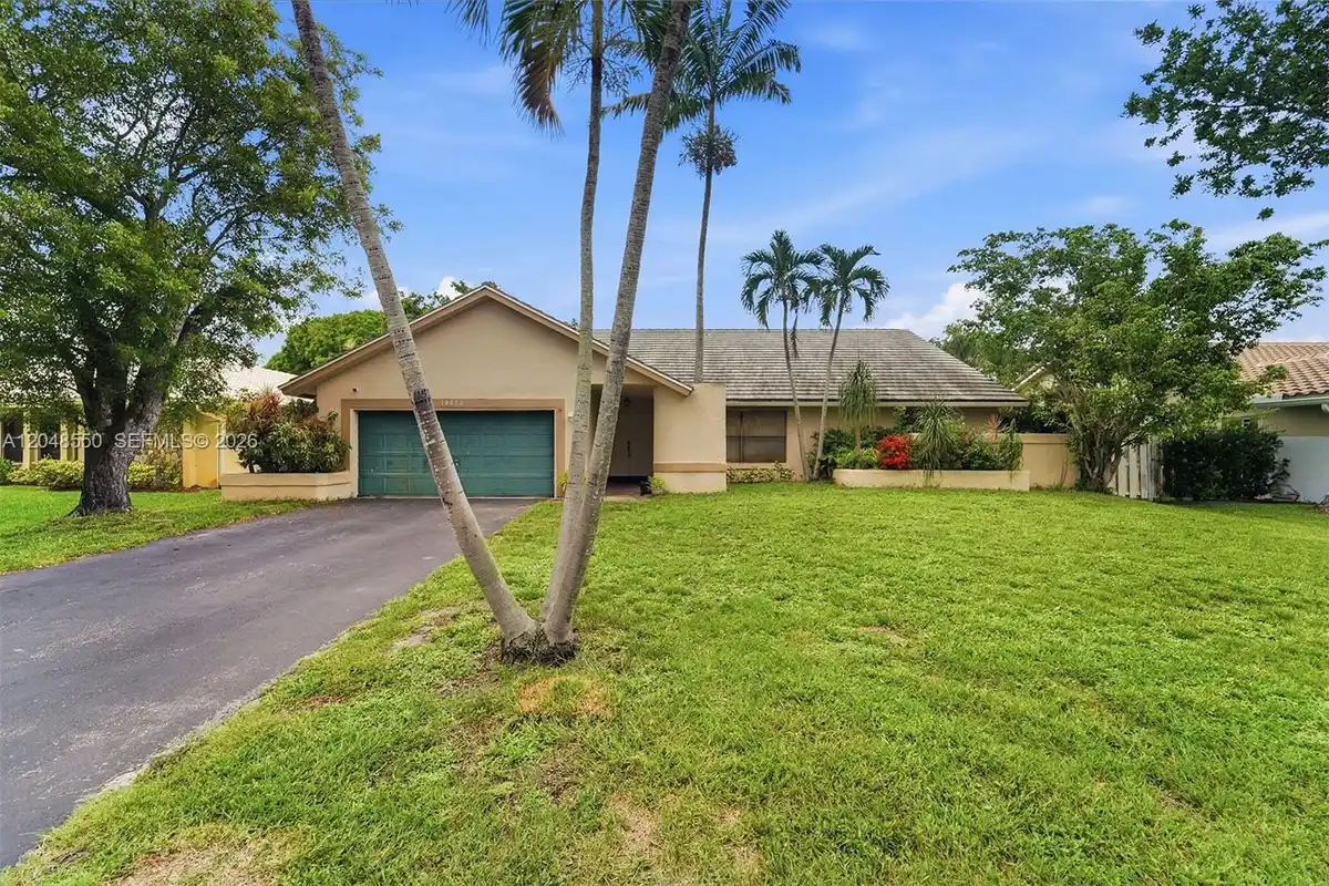 10623 NW 7th Pl, Coral Springs: photo 1 of 33