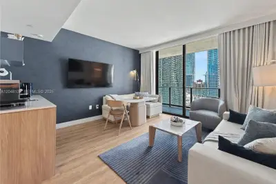 159 NE 6th St #2002, Miami: photo 1 of 12