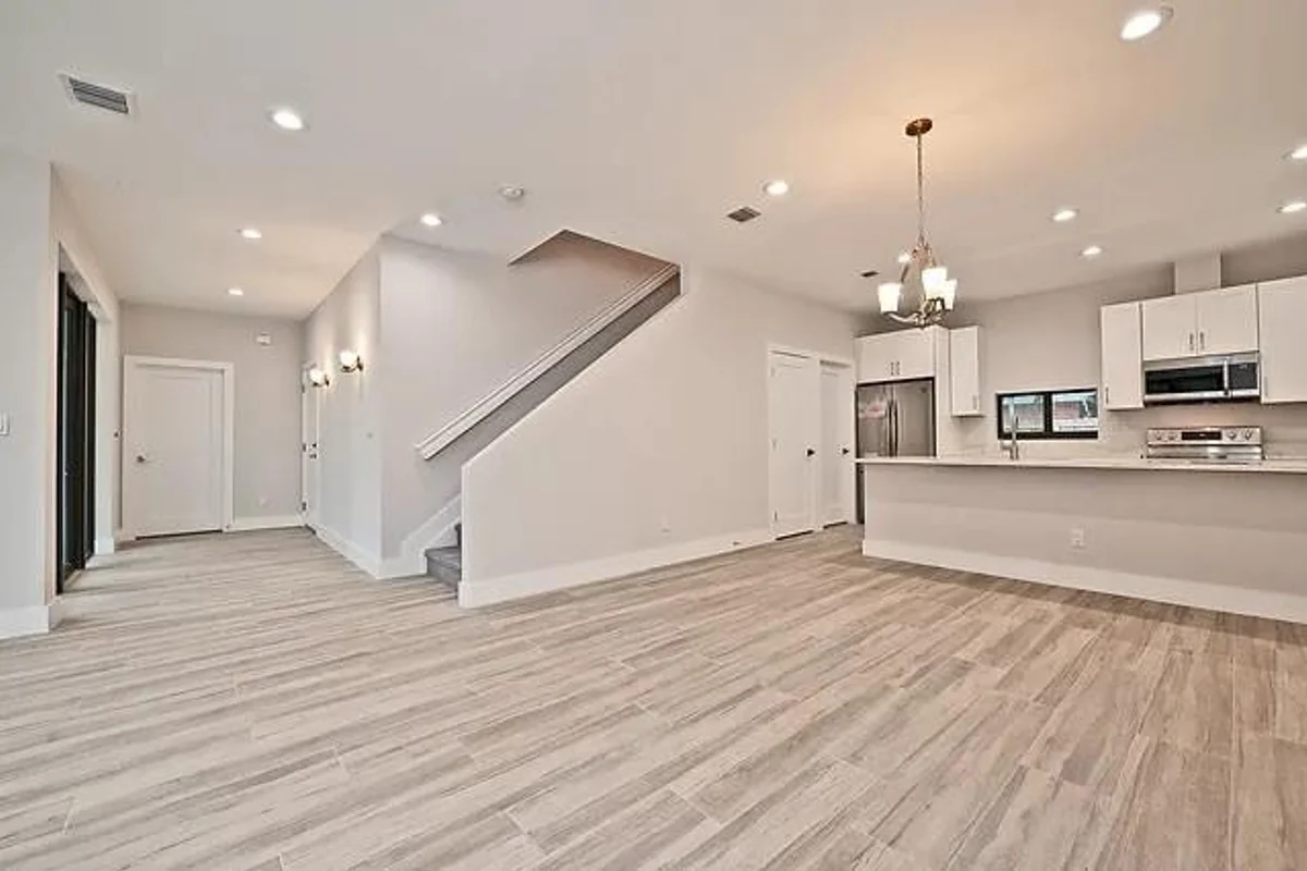 Townhouse in Fort Lauderdale: photo 1 of 18