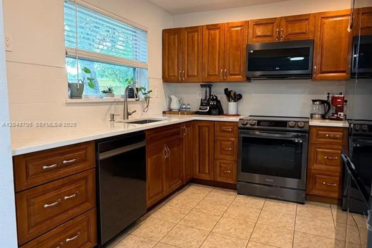 3781 Jackson Blvd, Fort Lauderdale: photo 1 of 42