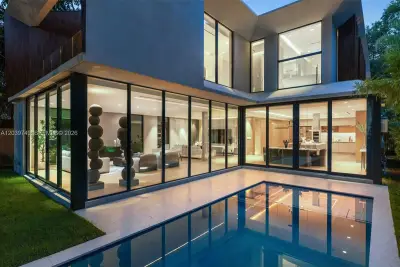 3579 Avocado Ave, Miami: photo 1 of 21