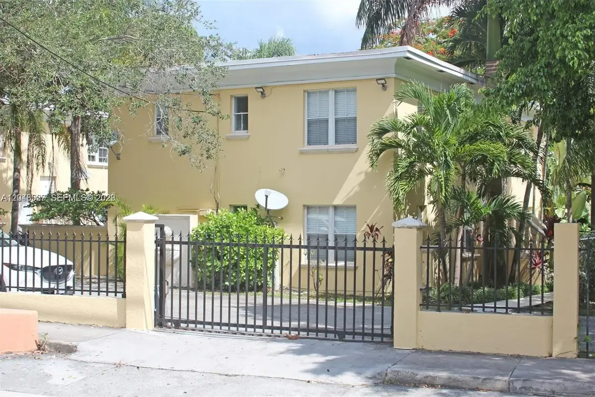 3395 Franklin Ave #D, Miami: photo 1 of 24