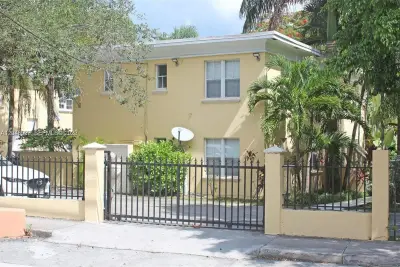 3395 Franklin Ave #D, Miami: photo 1 of 24