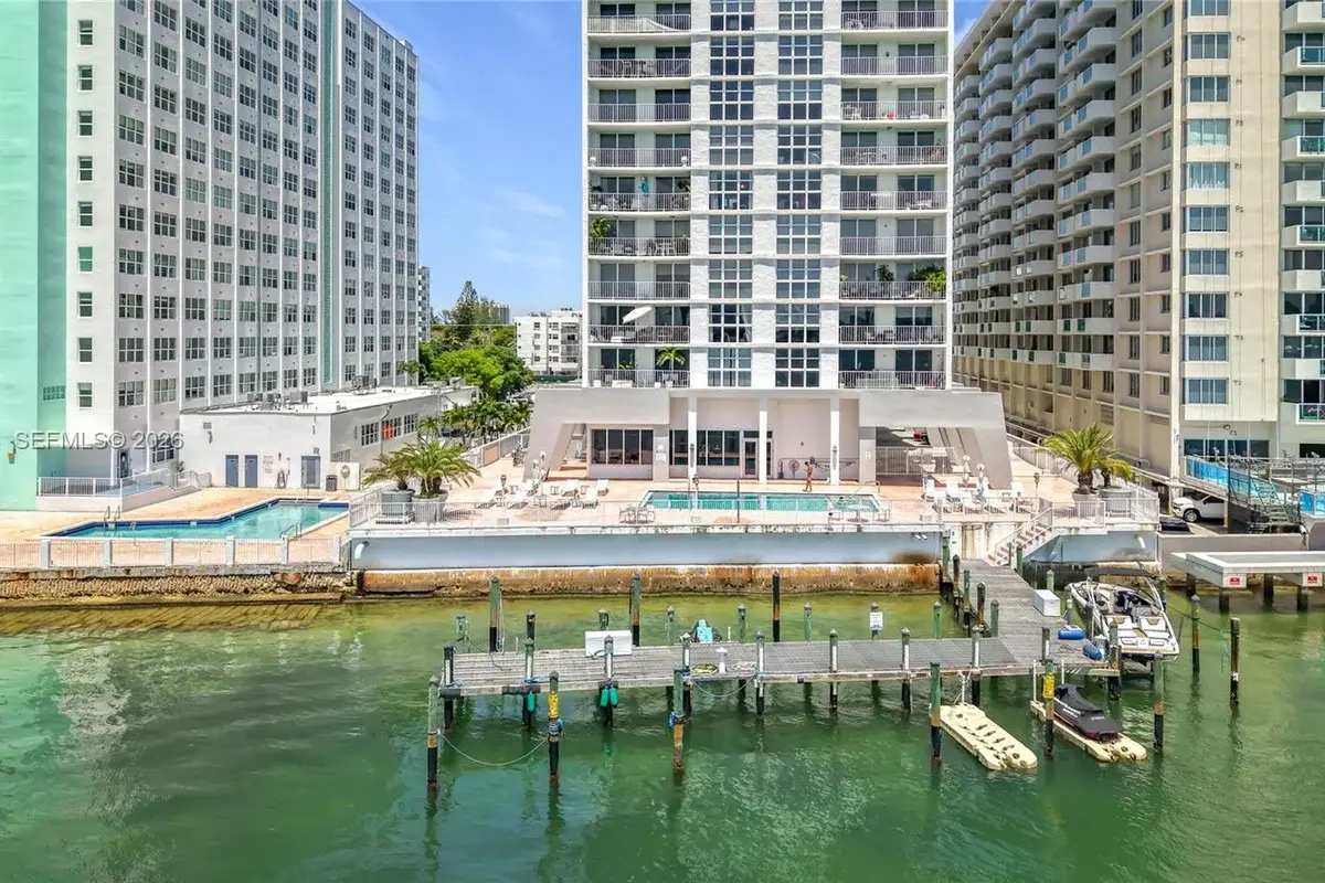 1228 W Ave #208, Miami Beach: photo 1 of 16
