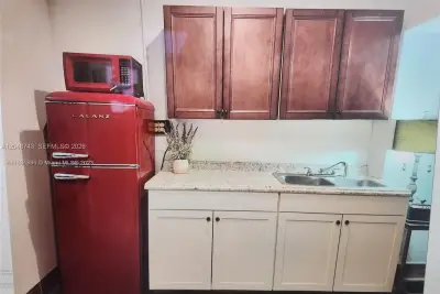 2251 NW 87th Ter, Pembroke Pines: photo 1 of 7