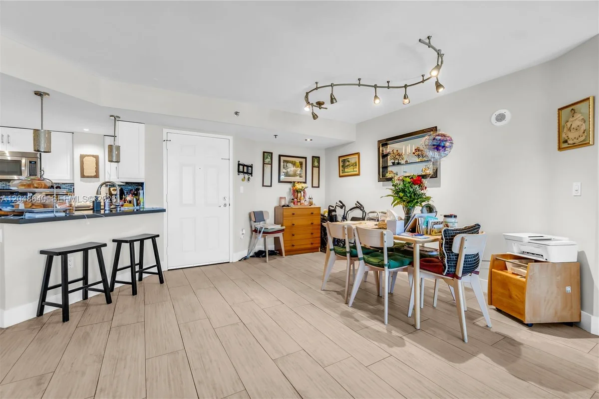 2351 Douglas Rd #1101, Miami: photo 1 of 24