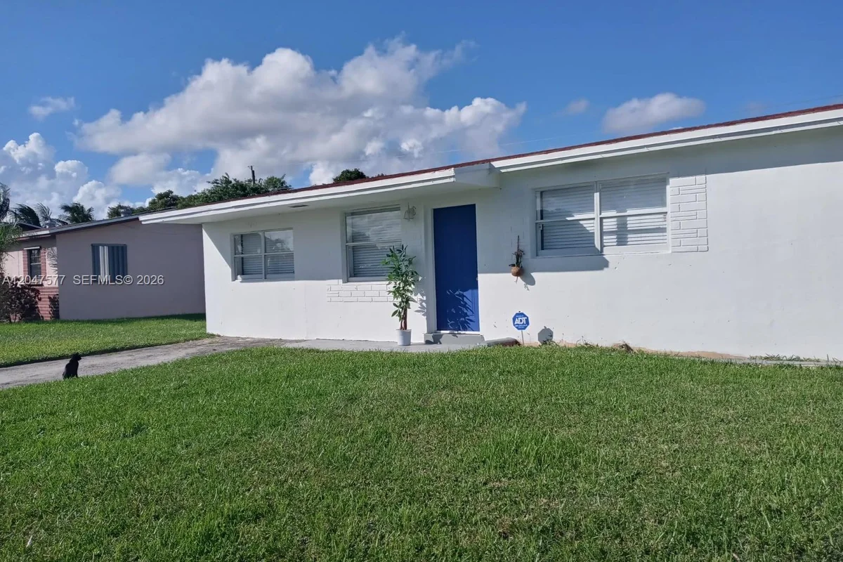 10961 SW 222nd Ter, Miami: photo 1 of 14