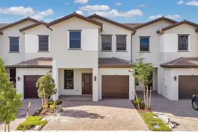 250 SW 159th Ln, Pembroke Pines: photo 1 of 17