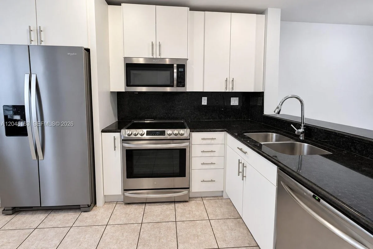 14063 SW 177th St, Miami: photo 1 of 10
