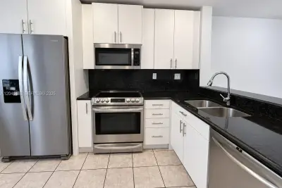14063 SW 177th St, Miami: photo 1 of 10