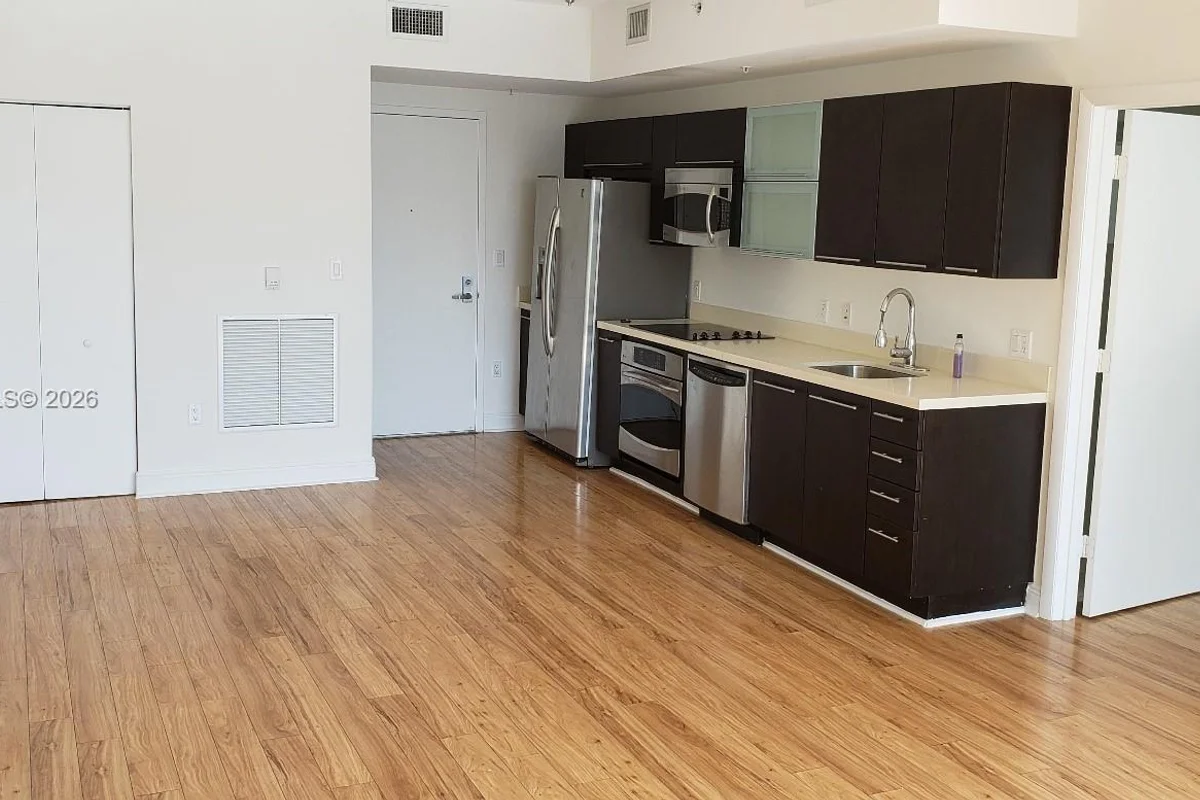 90 SW 3rd St #3710, Miami: photo 1 of 28