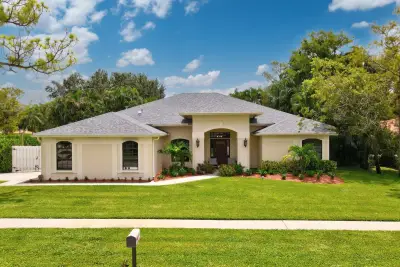 13823 Callington Dr, Wellington: photo 1 of 32