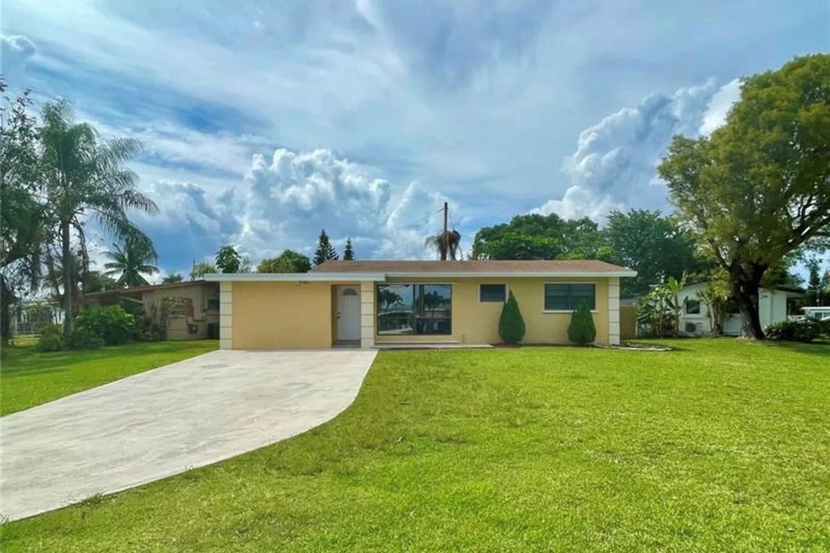 6101 NW 18th St, Margate: photo 1 of 19