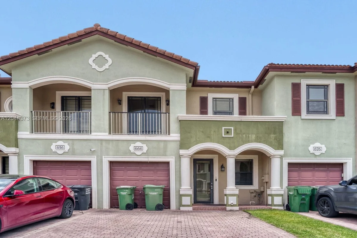 666 NE 35th Ave, Homestead: photo 1 of 29