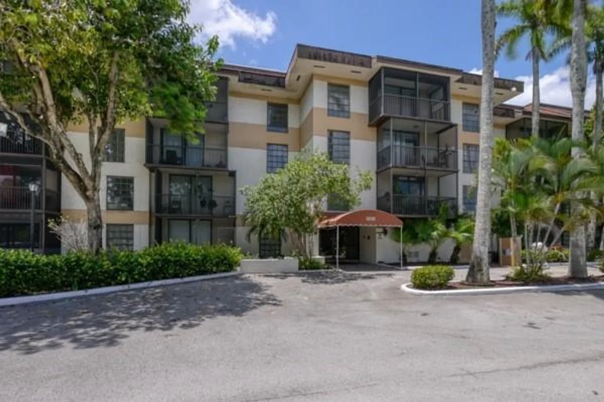5530 NW 44th St #211c, Lauderhill: photo 1 of 3