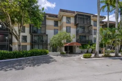 5530 NW 44th St #211c, Lauderhill: photo 1 of 3