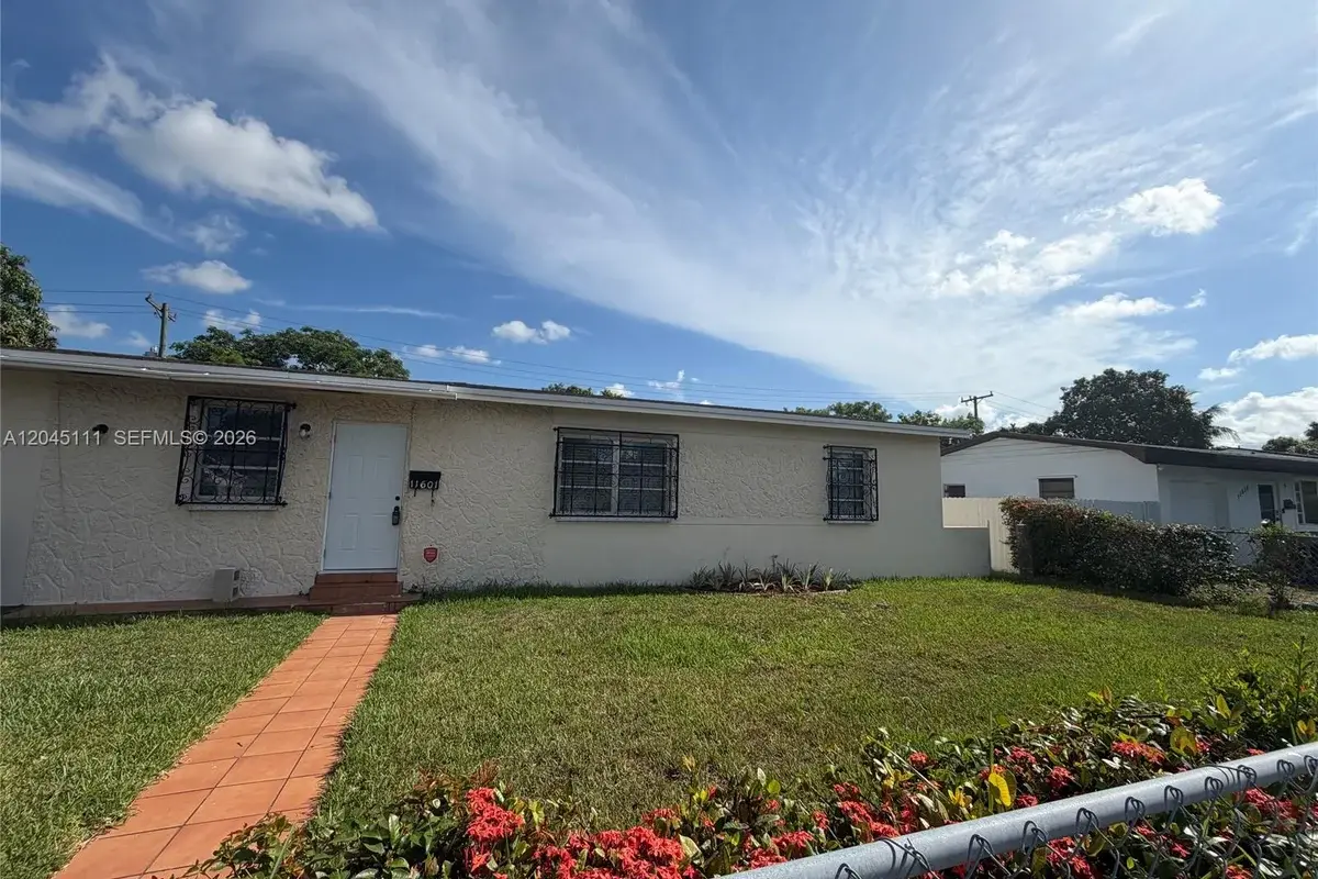 11601 Pinkston Dr, Miami: photo 1 of 9