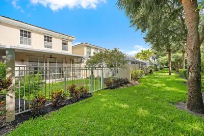442 Capistrano Dr, Palm Beach Gardens: photo 1 of 28