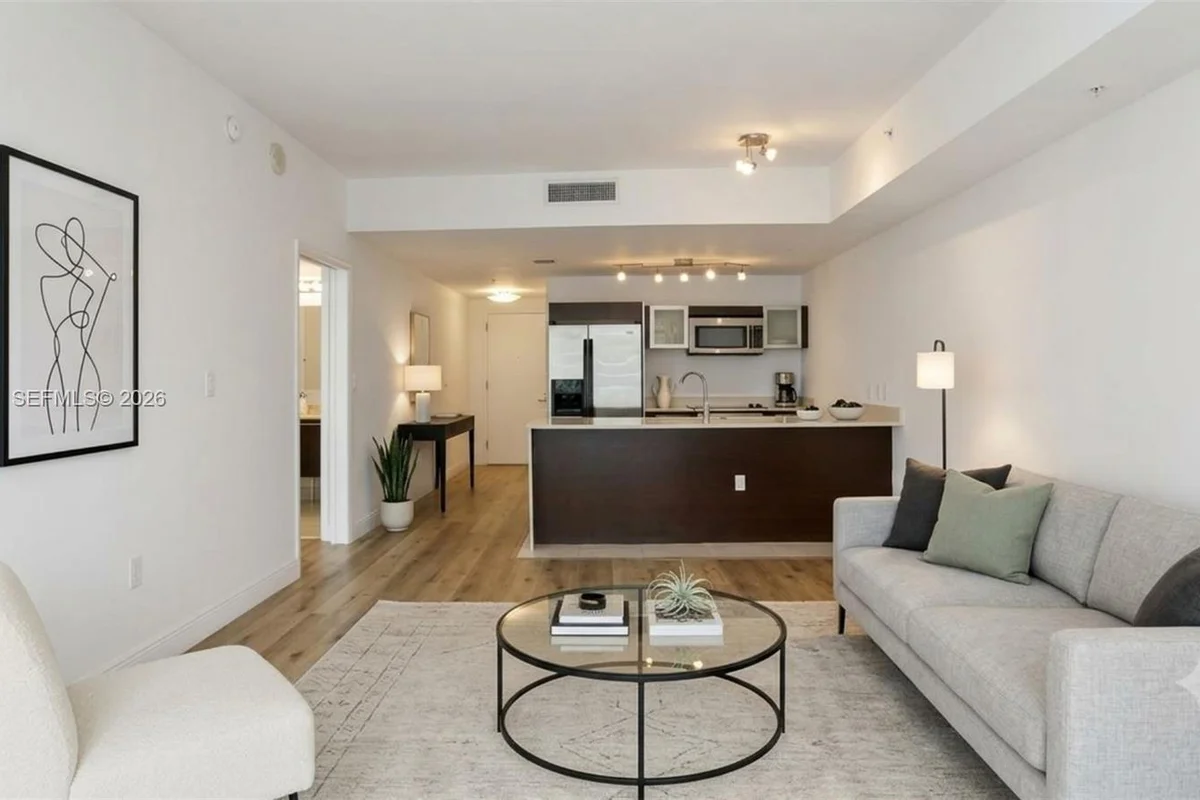 Condo in Miami: photo 1 of 19