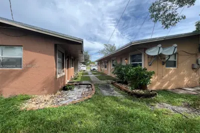 3024 NW 2nd St, Pompano Beach: photo 1 of 15