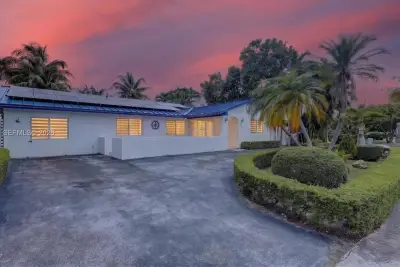 15022 SW 67th Ln, Miami: photo 1 of 70
