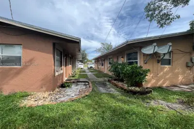 3028 NW 2nd St, Pompano Beach: photo 1 of 17