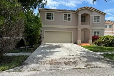 10275 SW 24th St, Miramar: photo 1 of 3