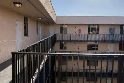 2830 Somerset Dr #402N, Lauderdale Lakes: photo 1 of 7