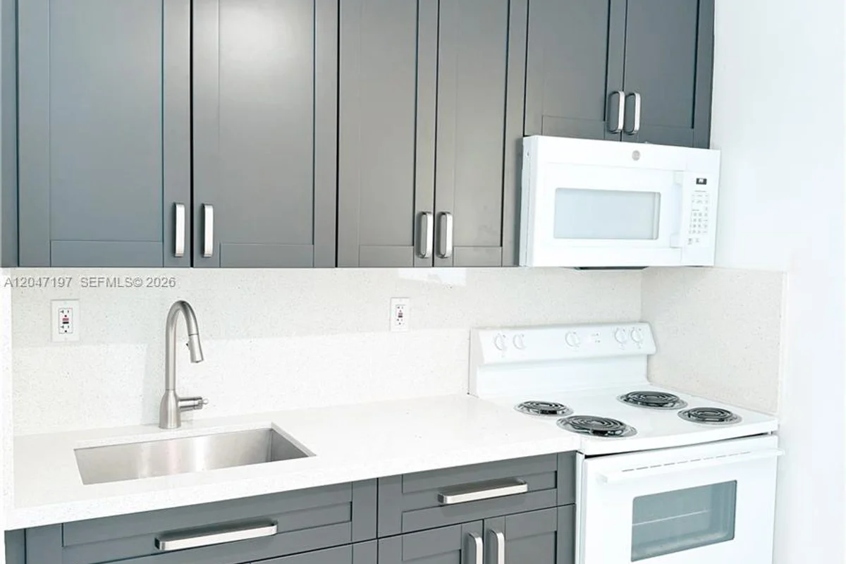 Apartment in Miami: photo 1 of 11