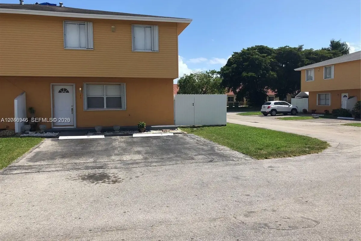 43 NE 12th Ave, Homestead: photo 1 of 26