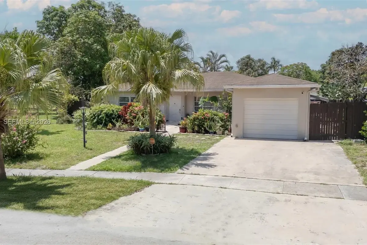 5045 SW 10th St, Margate: photo 1 of 39