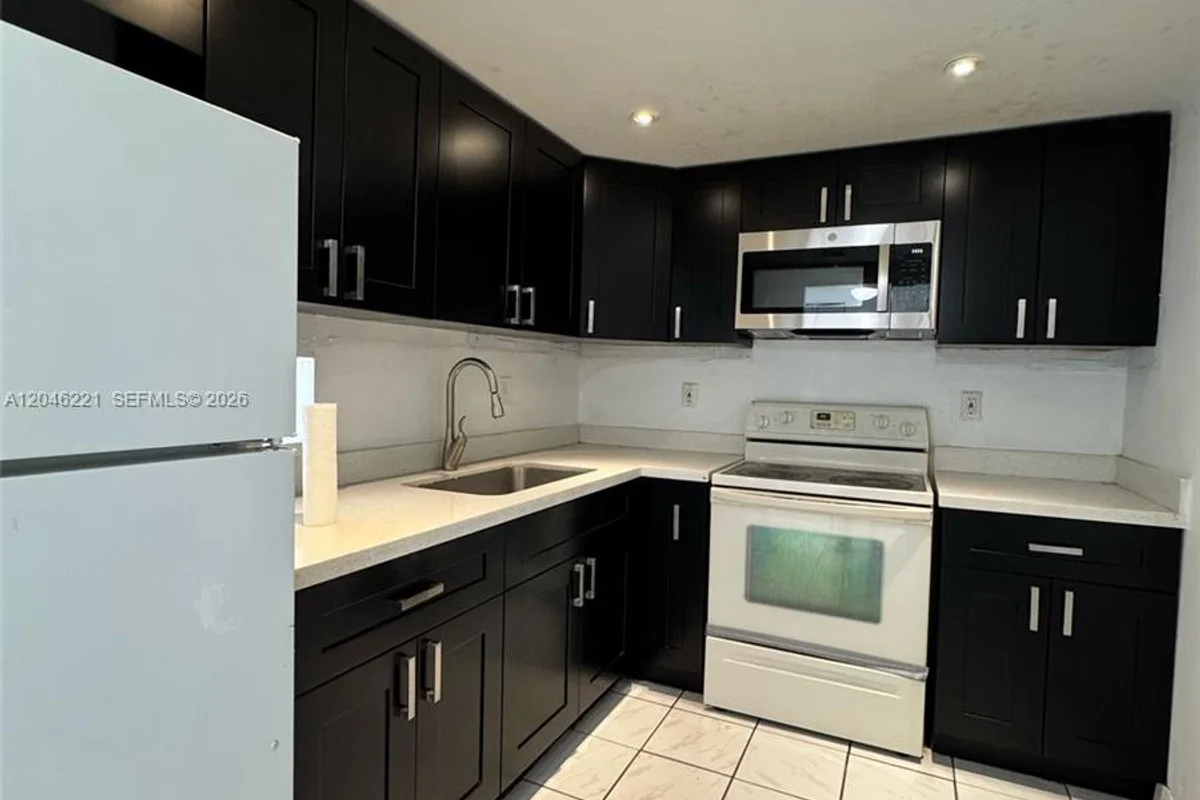 5775 W 20th Ave #310, Hialeah: photo 1 of 6