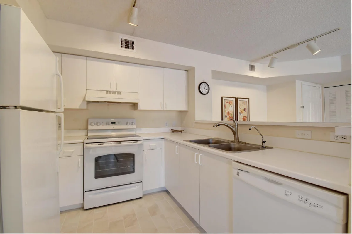 135 Yacht Club Way #207, Hypoluxo: photo 1 of 30