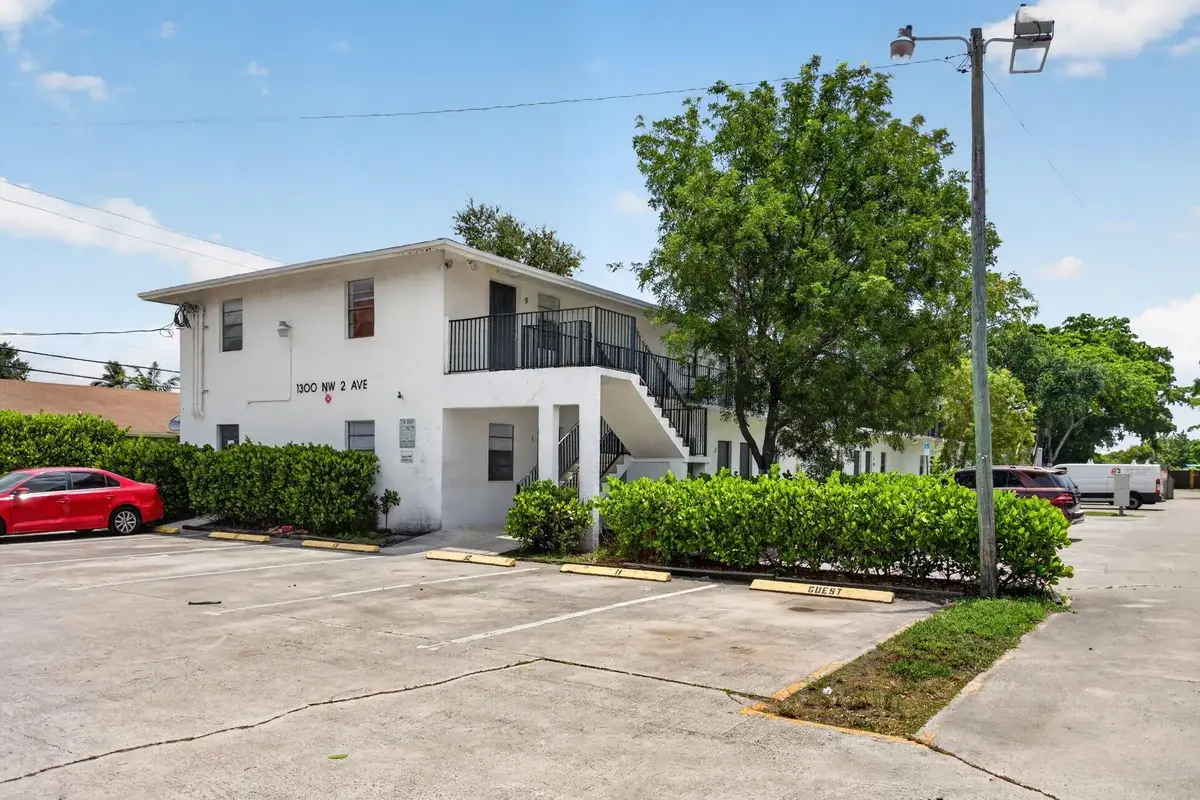 1300 NW 2nd Ave #12, Pompano Beach: photo 1 of 11