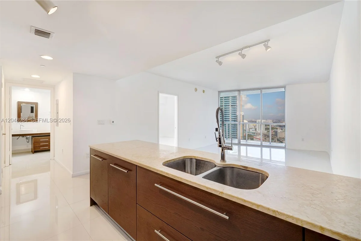 465 Brickell Ave #3506, Miami: photo 1 of 4