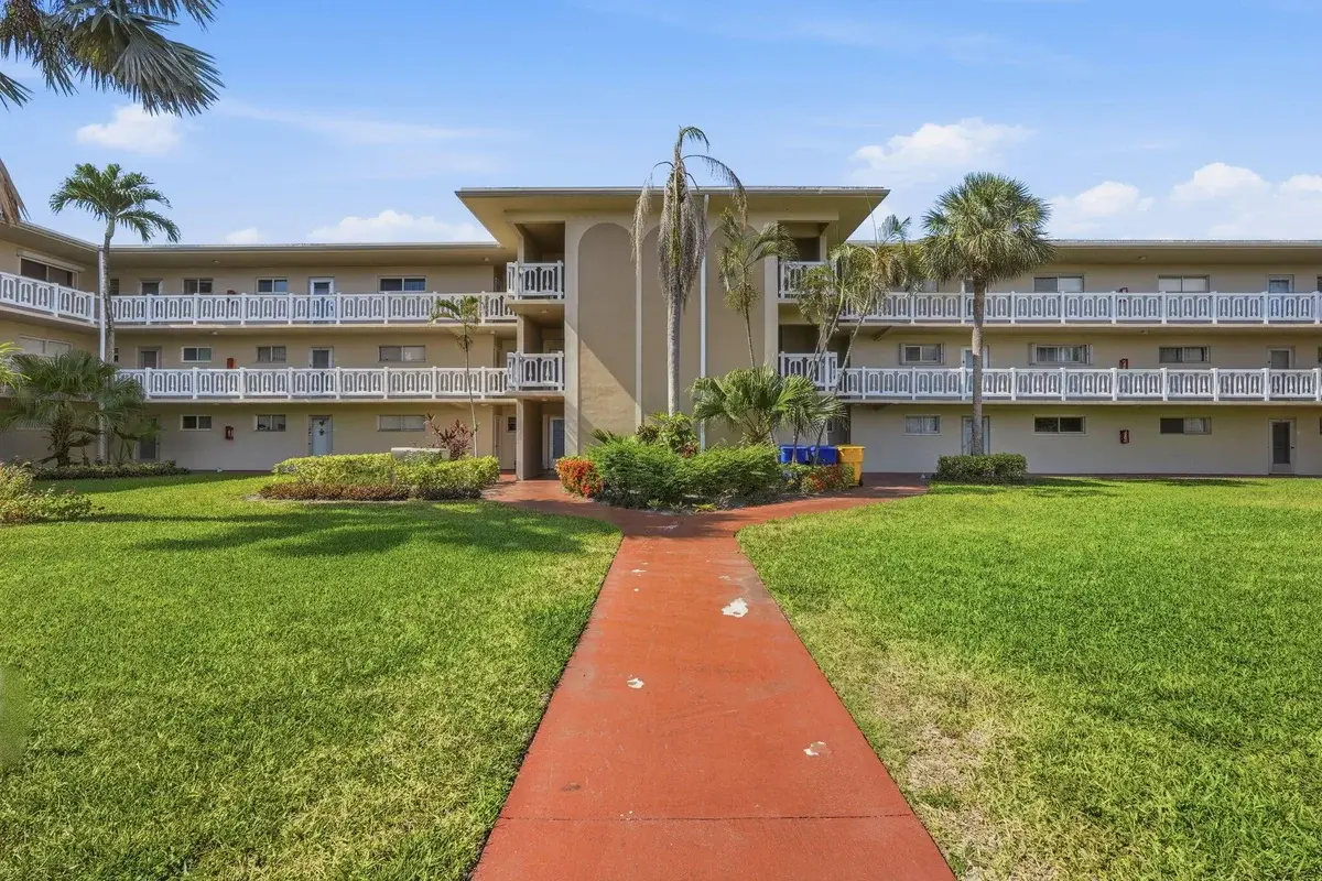 2606 Garden Dr S #305, Lake Worth: photo 1 of 24