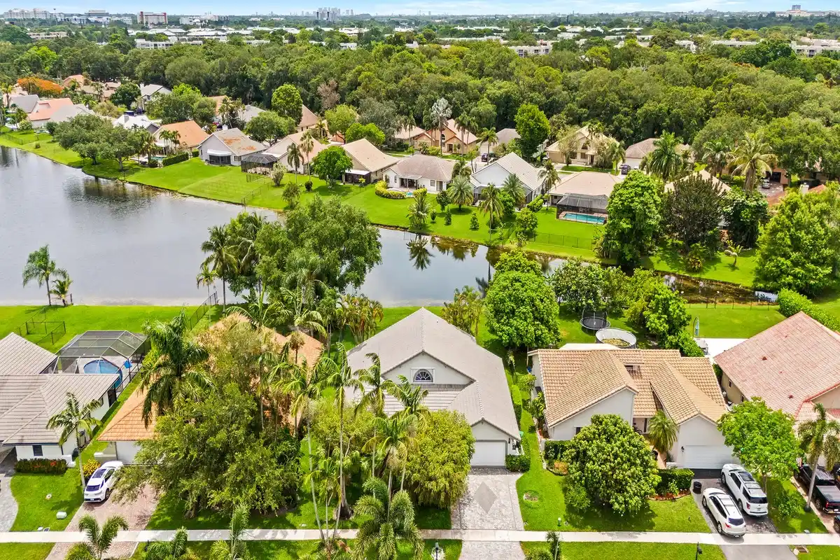 1750 W Oak Knoll Cir, Davie: photo 1 of 26
